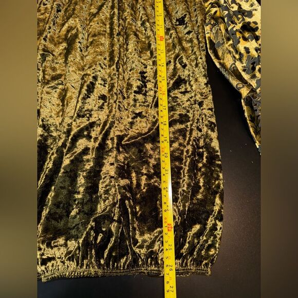 Mystree Green Crushed Velvet Floral Burnout puff sleeves size Med NWOT - Picture 8 of 8